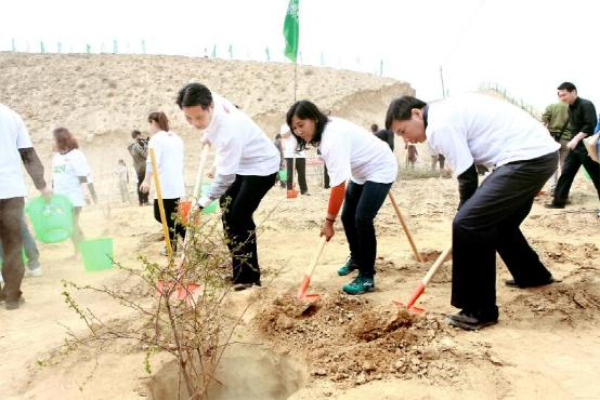 大自然家居佘学彬荣登中国家居业最高荣誉殿堂